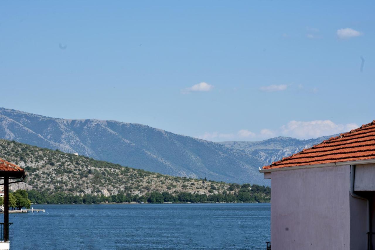 Κεντρικό Και Ευρύχωρο Οροφοδιαμέρισμα كاستوريا المظهر الخارجي الصورة